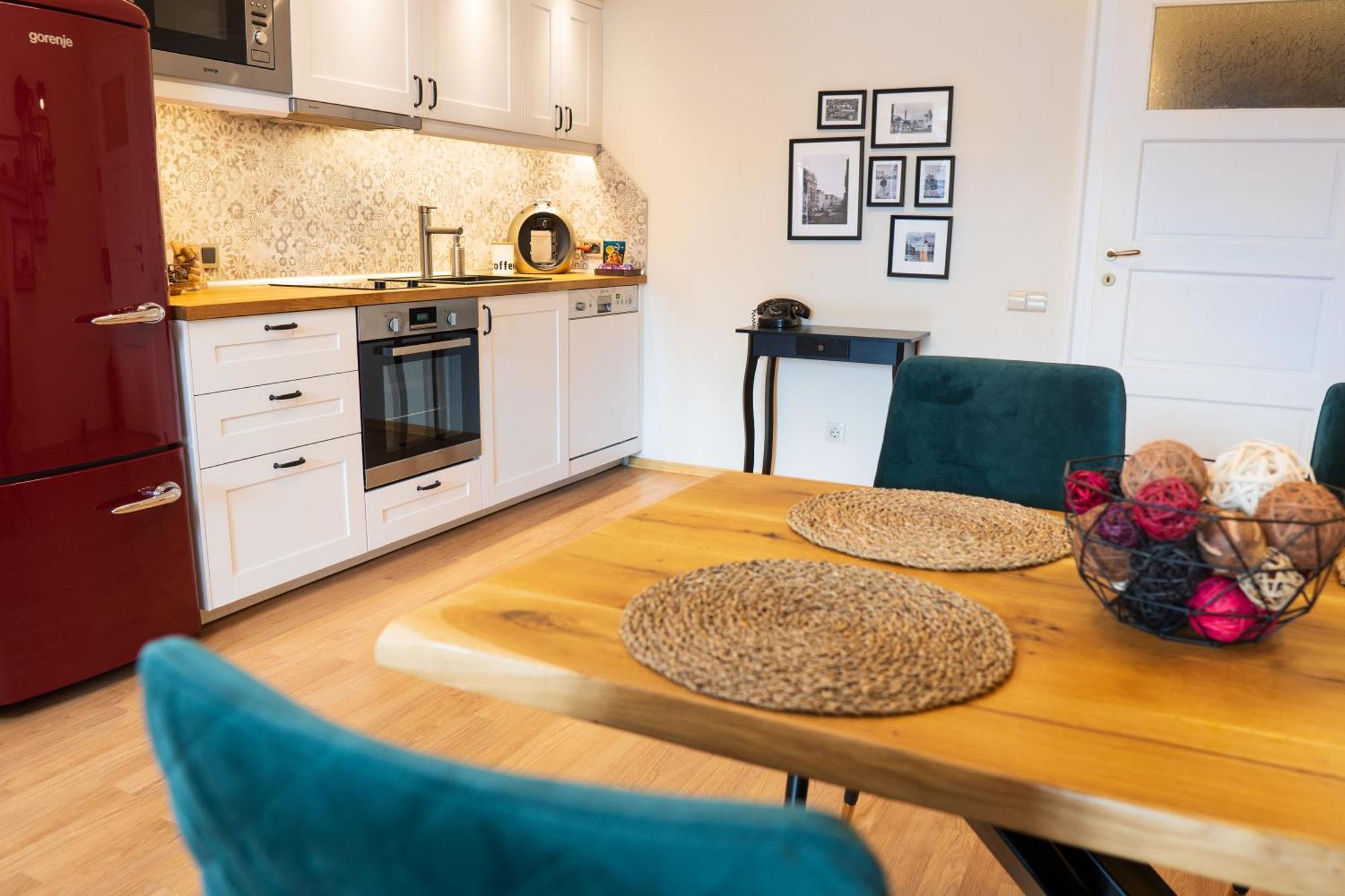 Apartment Memoir By Sofiaspot - Central, Metro To Airport Екстериор снимка