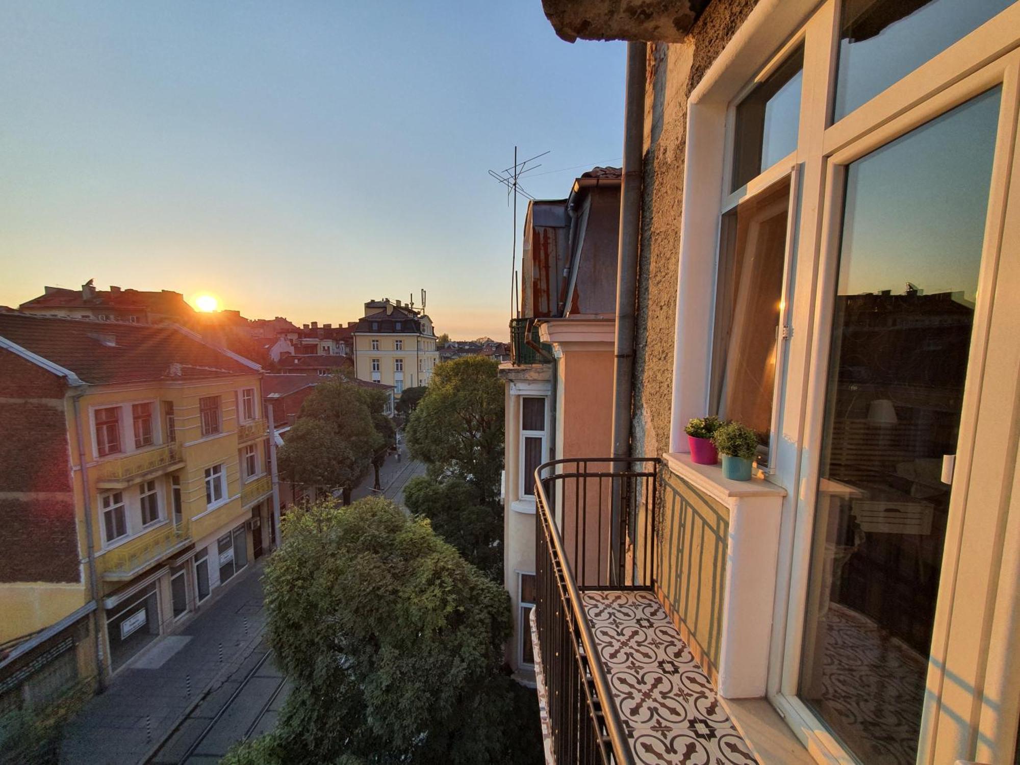 Apartment Memoir By Sofiaspot - Central, Metro To Airport Екстериор снимка